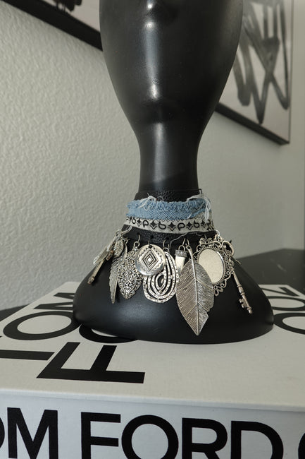 CHARM CHOKER - BLACK & WHITE