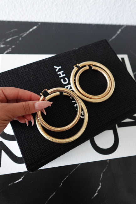 IT GIRL HOOP EARRINGS GOLD