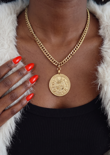 FORTUNE AND FAME NECKLACE - GOLD