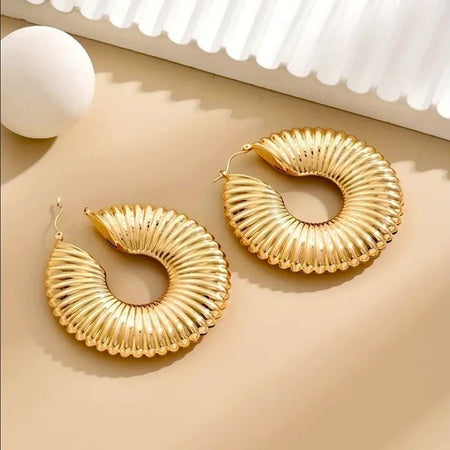 SHE SHELL EARRINGS - GOLD