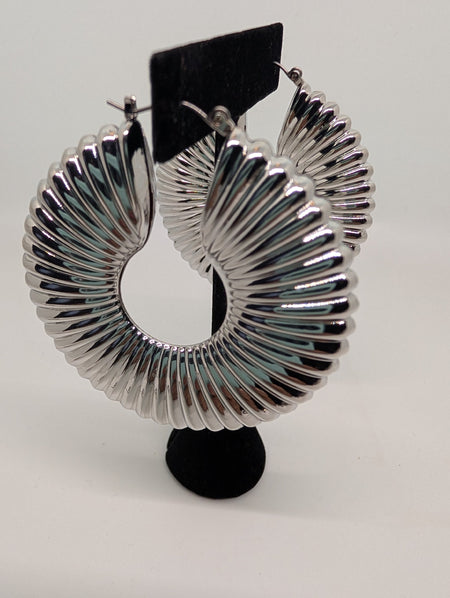 SHE SHELL EARRINGS - SILVER