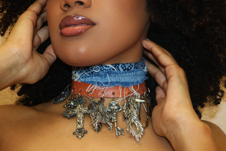 CHARM CHOKER - BROWN & BLUE