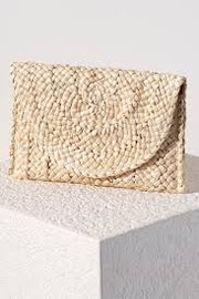 BEACHSIDE BASKET CLUTCH - KHAKI
